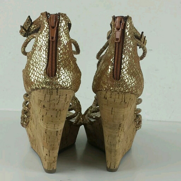 NWOT 6 in Platform Wedge Heel Sandals - Picture 3 of 8